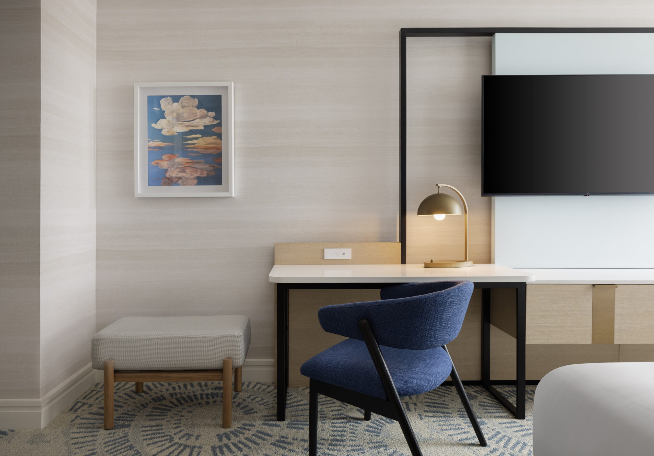 DALCUQQ_Room_807_King_Desk_And_Foot_Stool_3179-scaled DALCUQQ_Room_807_King_Desk_And_Foot_Stool_3179-scaled